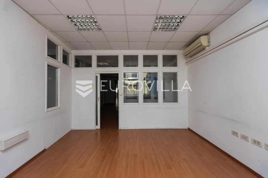 rijeka, centar, poslovni prostora 516 m², 1. kat, lift - slika 35