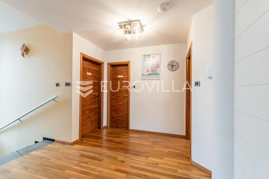 varaždin, centar, atraktivan poslovni prostor površine 228 m² - slika 4
