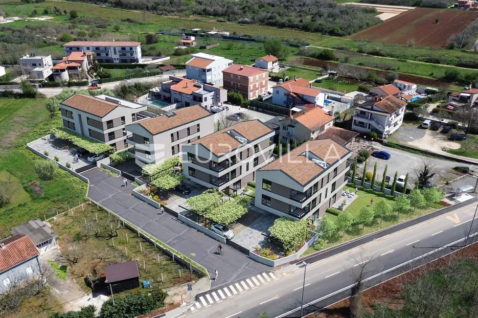 istra, fažana, luksuzan četverosoban stan 106.76 m²,vrt 186.70 m², 1.2km od mora, zatvoreni kompleks - slika 4