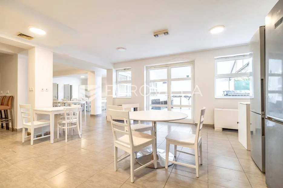 Zagreb, Trešnjevka, Kastavska ulica dvije stambene zgrade sa 6 stambenih cijelina ukupno 460 m²
