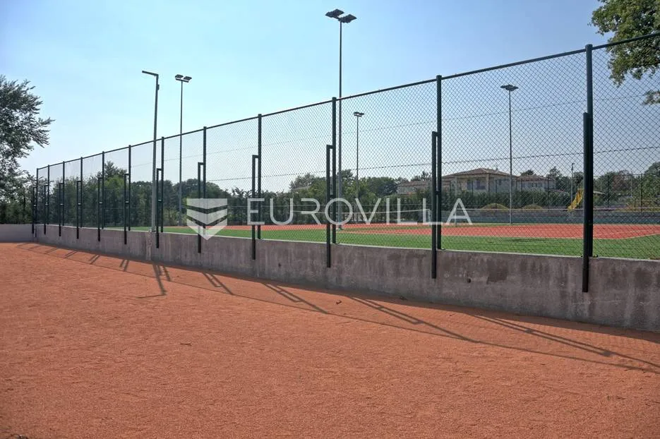 istra, kanfanar, kamena vila s bazenom i sportskim terenima - slika 30