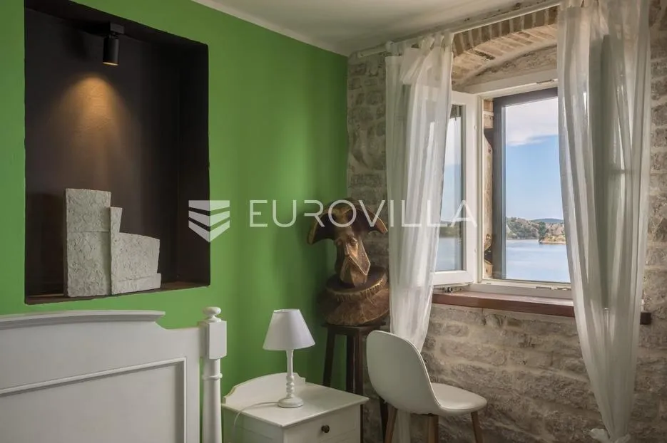 šibenik, stara gradska jezgra, povijesna palača iz 12. stoljeća - slika 33