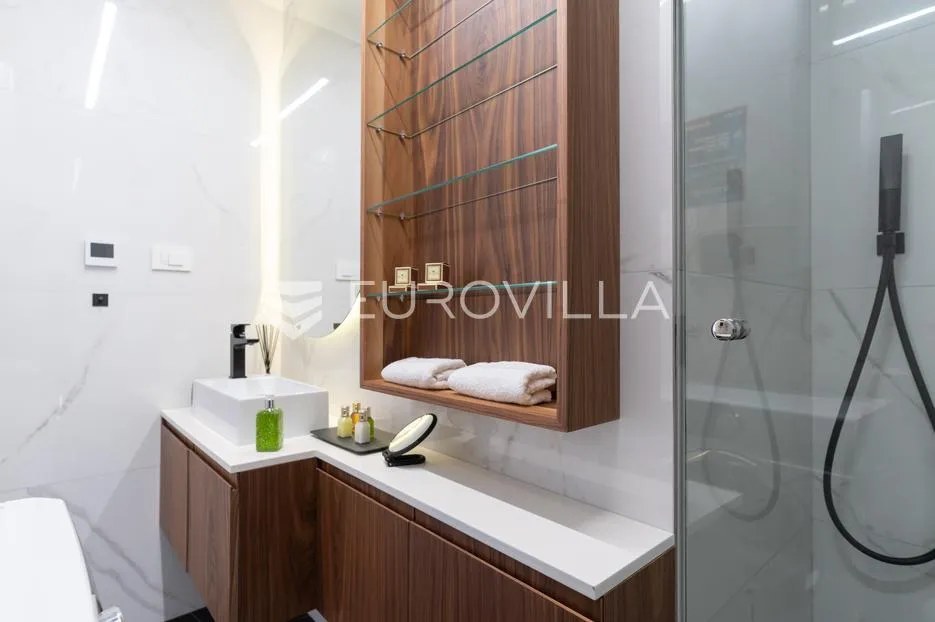 istra, rovinj, dugoročni najam dvosobnog luksuznog stana 76 m² na top lokaciji - slika 14