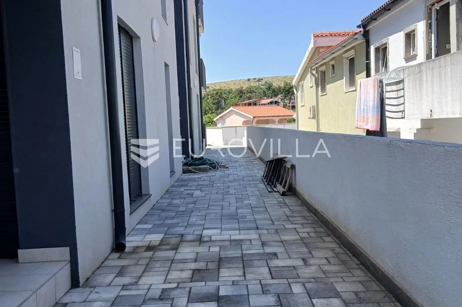 vir, trosoban stan u prizemlju s vrtom na izvrsnoj lokaciji - slika 7