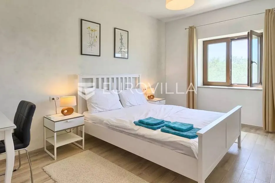 istra, bale, vila s bazenom na imanju od 30.000 m2 u osami - slika 35