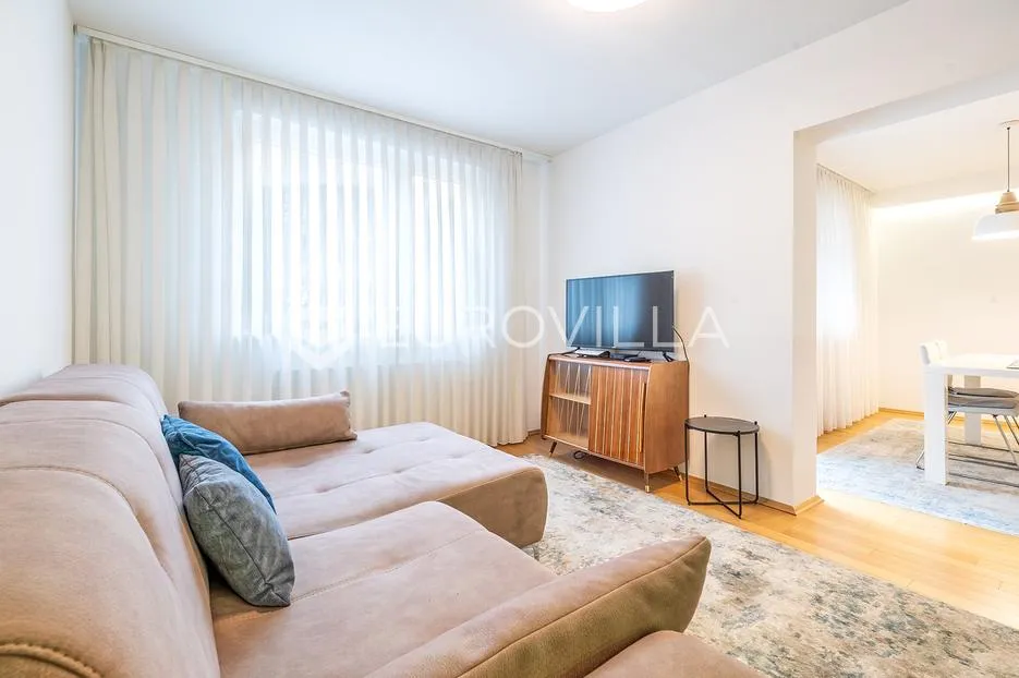 Zagreb, Britanski trg, prekrasan trosoban stan 80 m²