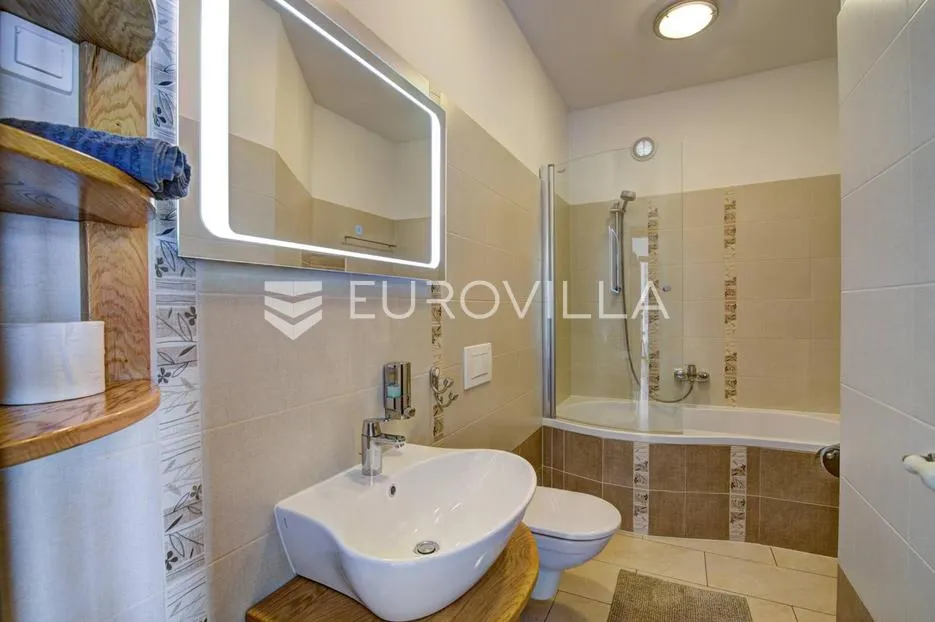 senj, kuća s četiri apartmana i bazenom, 346 m² - slika 22