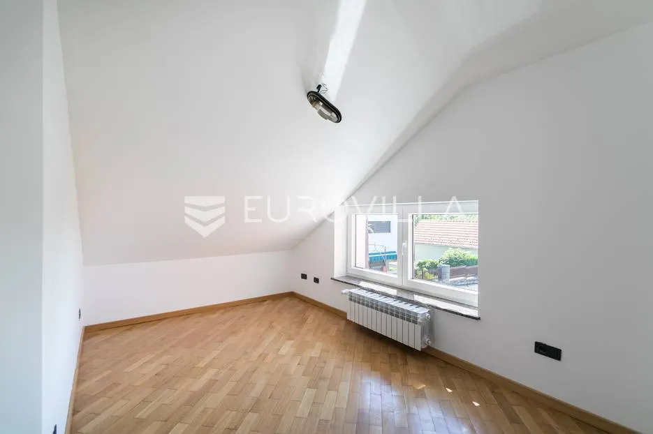 donje prekrižje, renovirana vila s bazenom i sjenicom u vrtu - slika 15