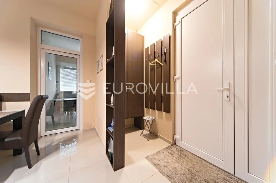 osijek, centar, najam uređenog četverosobnog stana površine 94 m² - slika 13