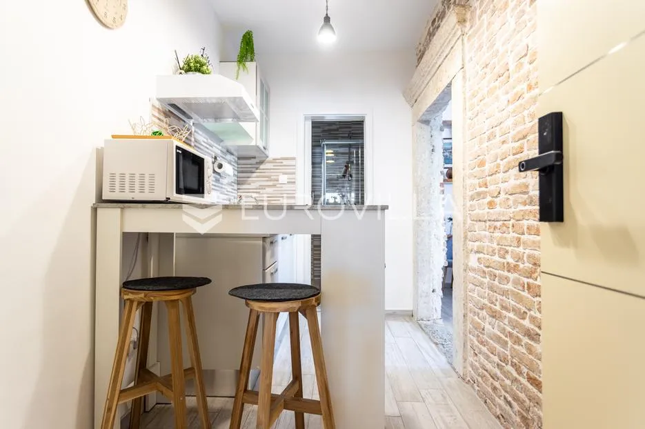 trogir, tri studio apartmana u centru grada - slika 12