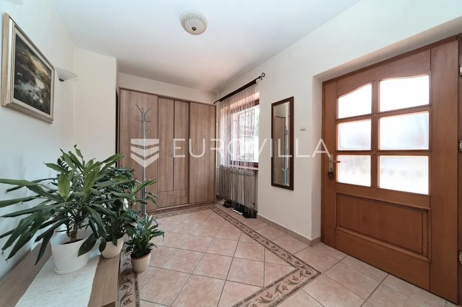 osijek, donji grad, prostrana kuća s dvorištem površine 403 m² - slika 20