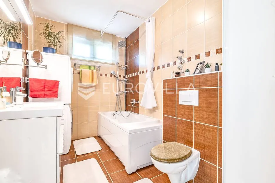 zagreb, kustošija prekrasan trosoban stan 87 m² - slika 9