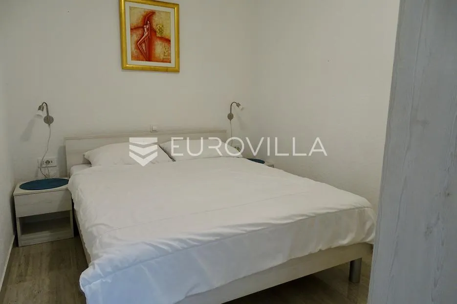 krk, malinska, kompletno namješten studio apartman površine 36.27 m², okućnica 77 m² - slika 5