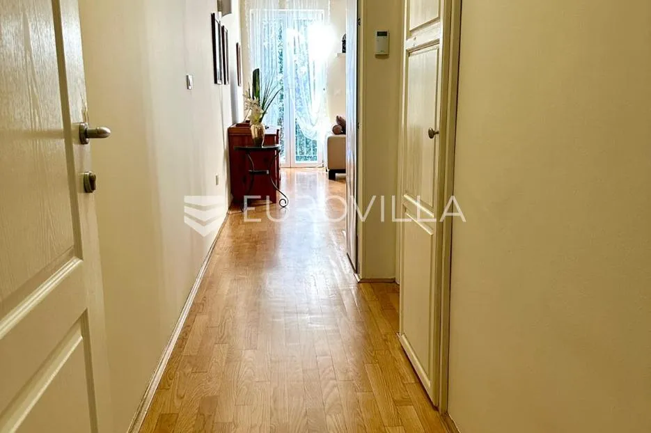 crikvenica, zimski najam, trosoban stan, prvi red do mora površine 70 m² - slika 2