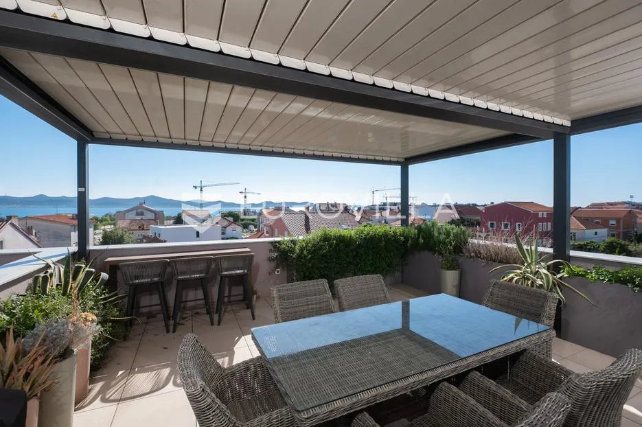 Zadar, Borik, luksuzan penthouse površine 137,26 m² s terasama na TOP lokaciji
