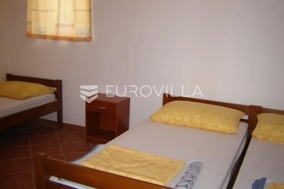 zadar, vir dvojna kuća sa šest apartmana prvi red do mora, površine 228 m² - slika 6