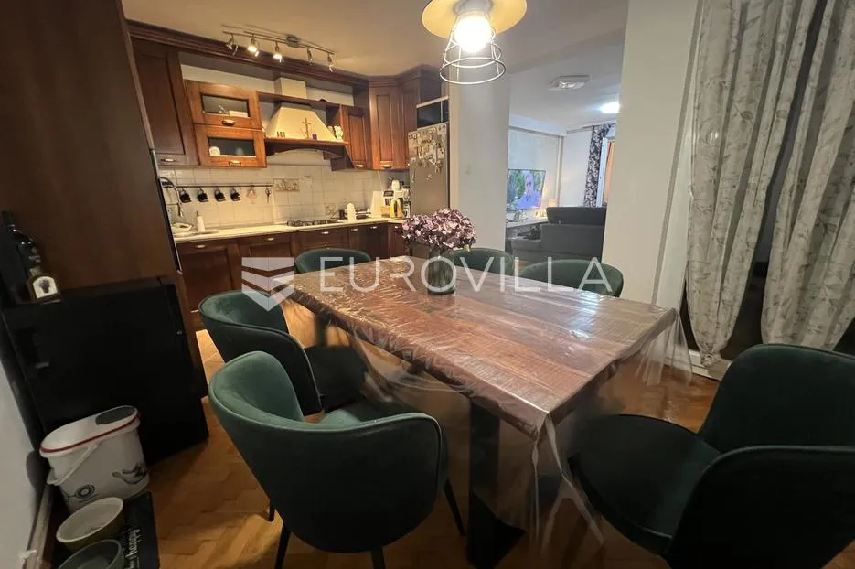 Krk, Grad Krk, trosoban stan 83,95 m², odlična lokacija, blizina svih sadržaja - Muraj, Krk