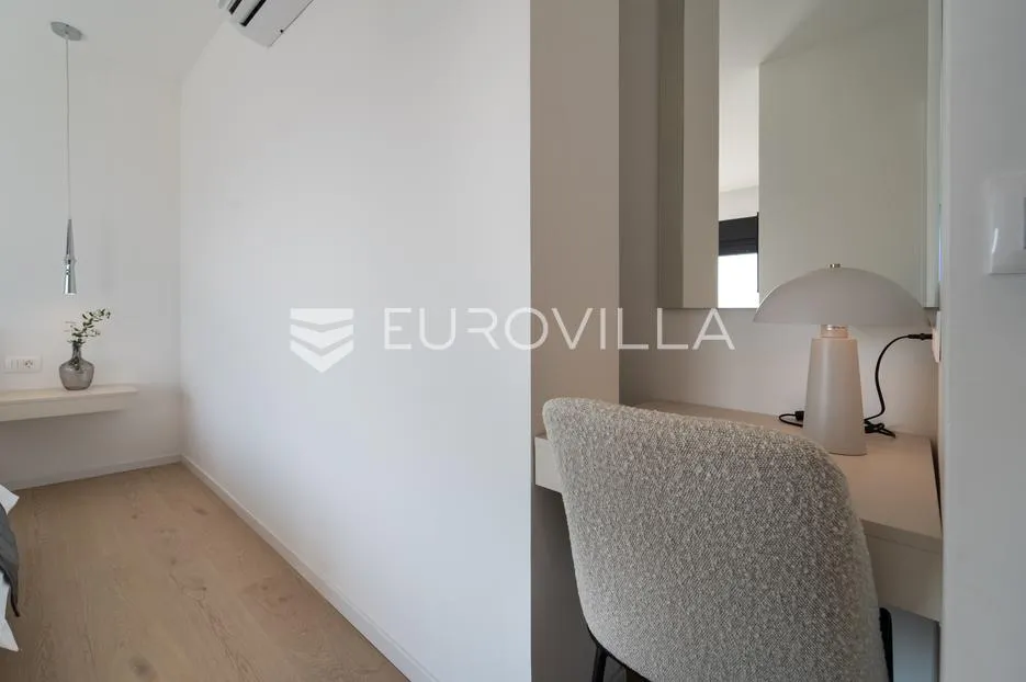 obrovac, maslenica, novogradnja prekrasna, moderno opremljena vila s bazenom i pogledom na more - slika 29