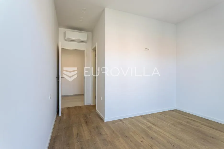 srima, dvoetažni penthouse s prostranom terasom i pogledom na more - slika 11