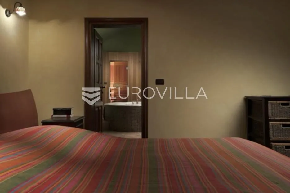 unikatna dvorac, vila u istri, barban okolica, s bazenom i prostranom okućnicom - slika 26