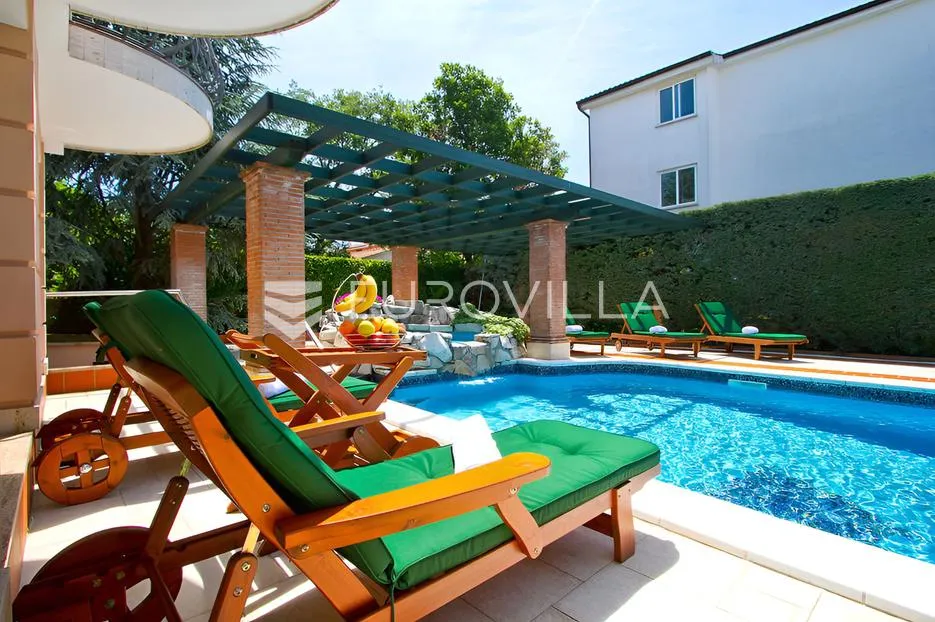 poreč, ekskluzivna vila s 430 m2, atraktivna lokacija - slika 14