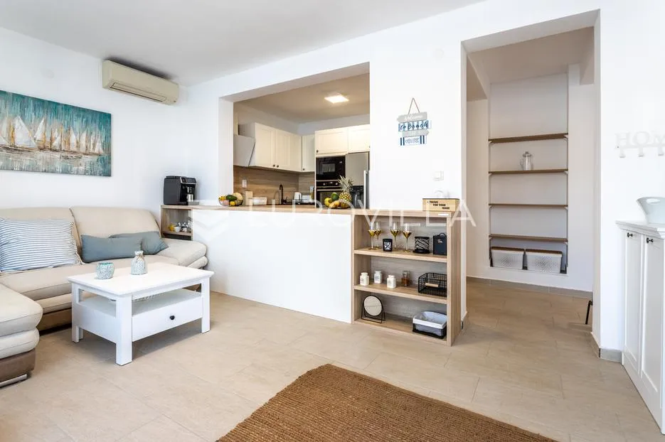 trogir, seget vranjica prekrasna kuća prvi red do mora - slika 7