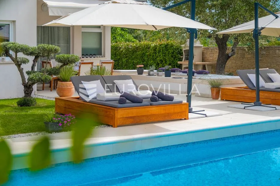 rovinj, rovinjsko selo, prekrasna villa s wellnessom i bazenom, 224 m² - slika 34