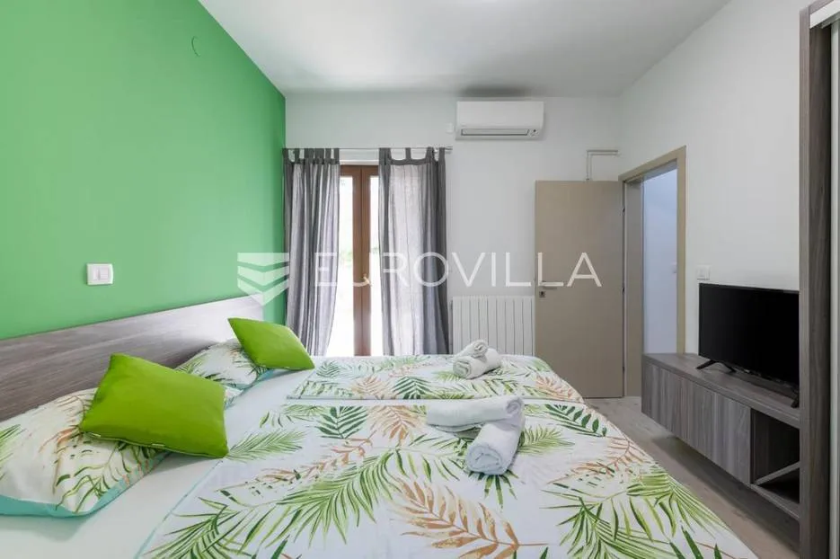 pula, apartmanska kuća s bazenom na uređenoj okućnici, 350 m od mora - slika 26