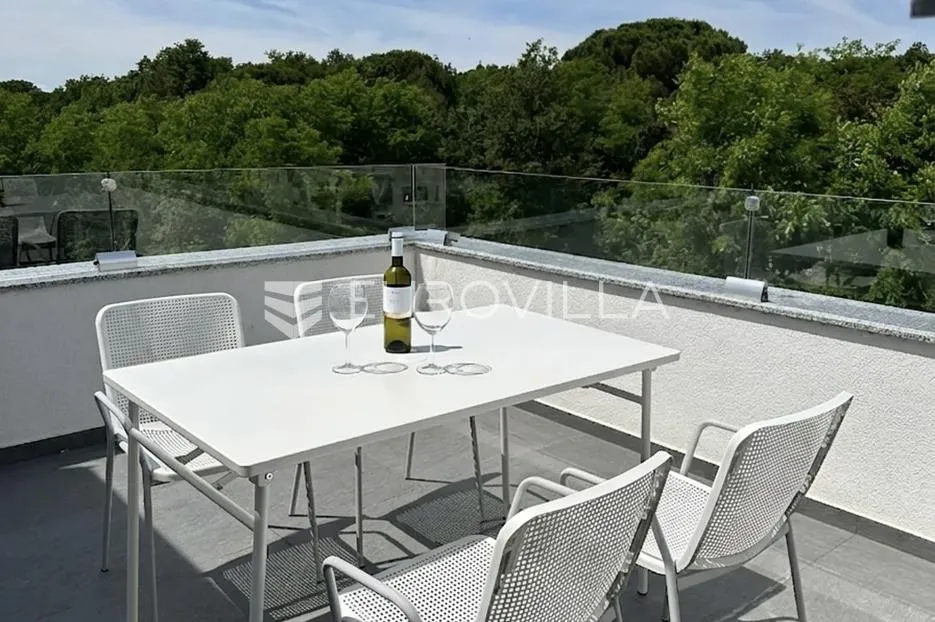 istra, poreč, dvojna kuća 180 m² s 4 spavaće sobe i 3 parkirna mjesta - slika 25