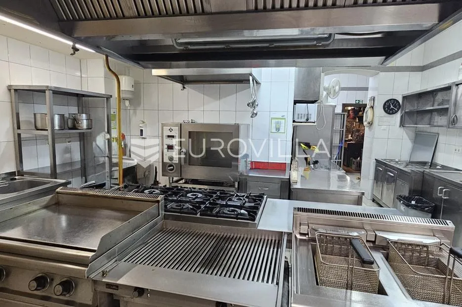 crikvenica, najam restorana s terasom u centru, uređen, terasa, pogled na more - slika 4