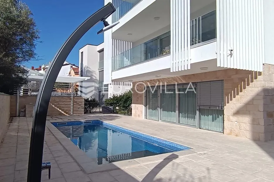Krk, luksuzan stan s bazenom, 113 m² NOVOGRADNJA - Muraj, Krk