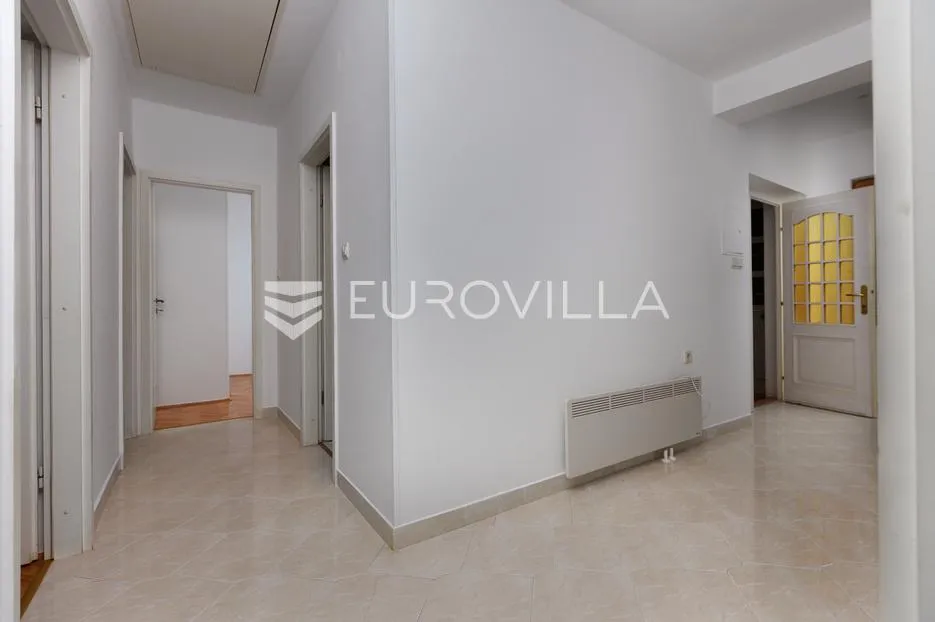 lovran, centar, četverosoban stan od 109 m², pogled na more, 20 m od plaže - slika 9