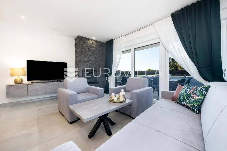 istra, okolica rovinja, predivan namješten dvosoban stan 85 m² 800m od mora - slika 7