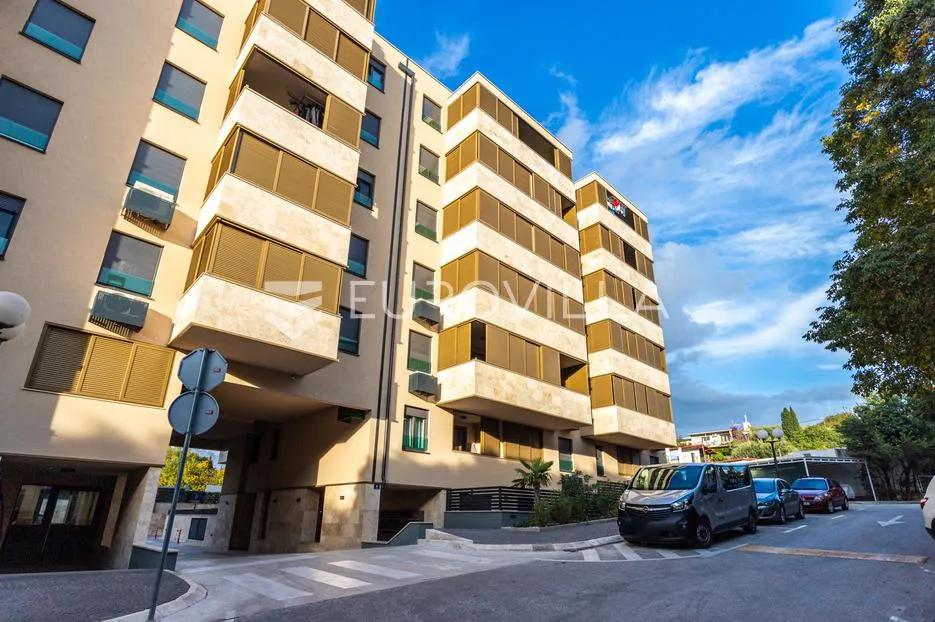 split, žnjan, dvosoban stan s parkingom u novoizgrađenom objektu - slika 1