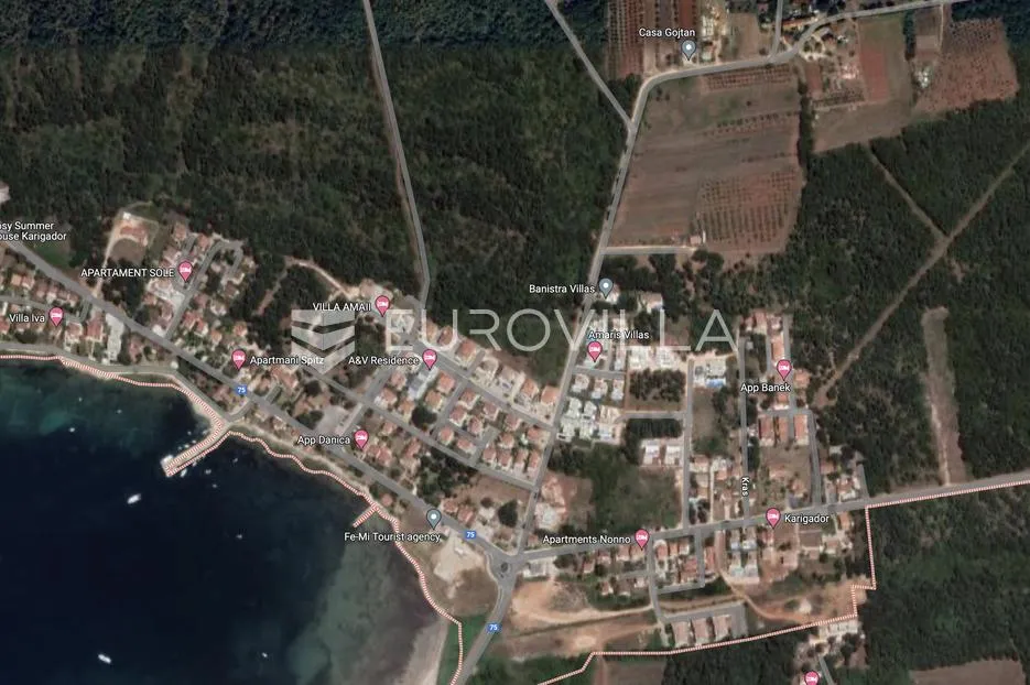 novigrad, karigador, građevinsko zemljište, prvi red do mora - slika 1