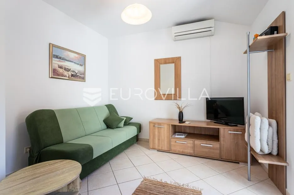 brač, milna, samostojeća kuća s četiri apartmana - slika 9