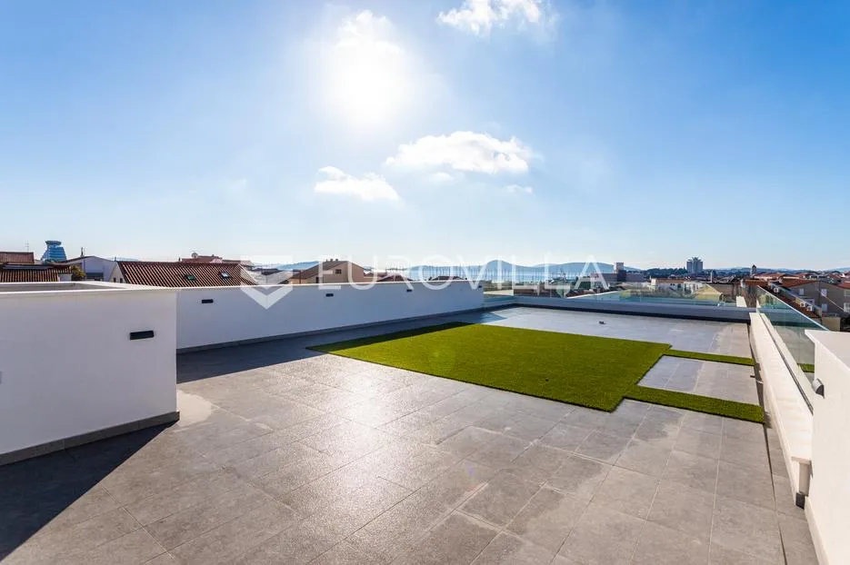 vodice, novogradnja, penthouse s krovnom terasom i pogledom na more, 137,93 m² - slika 17