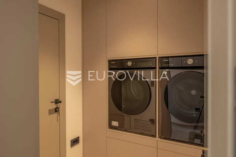 istra, krnice, impresivna dizajnerska vila s pogledom na more - slika 42