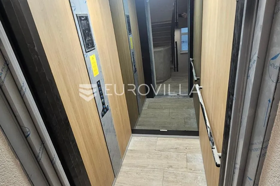 kaštel stari, trosoban stan 101 m²,velika terasa, zgrada s lifrom i garažom - slika 7