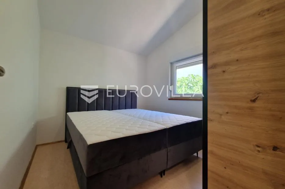 vir, kuća s dva apartmana, 6 spavaćih soba i velikim privatnim dvorištem - slika 31