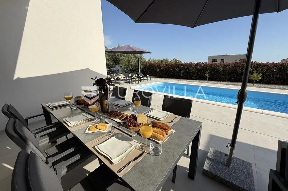 kaštel stari, moderna vila s bazenom i pogledom na more - slika 28