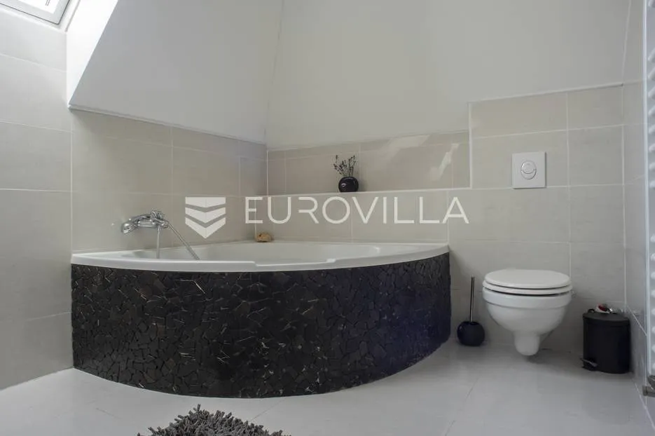 okolica zagreba, martinišće, prekrasna kuća 150 m² na zemljištu 3000 m² - slika 8
