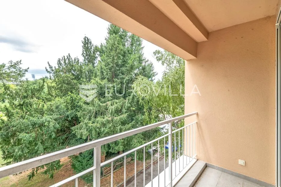 ravnice prekrasan namješten četverosoban stan 120 m² - slika 13