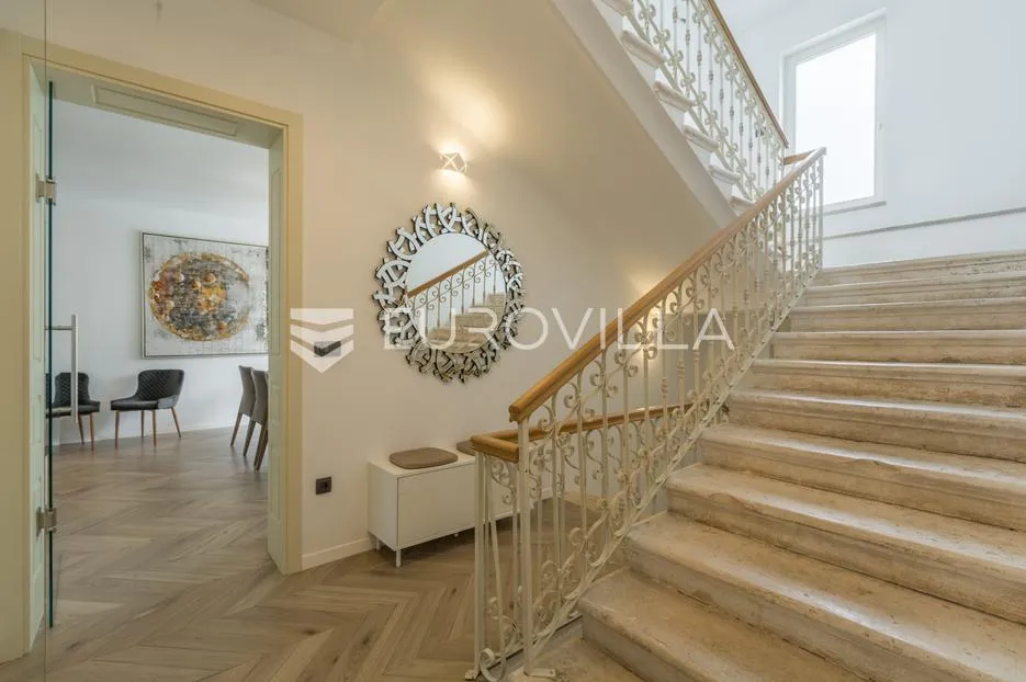 istra, pula, potpuno renovirana austrougarska villa u srcu pule - slika 17