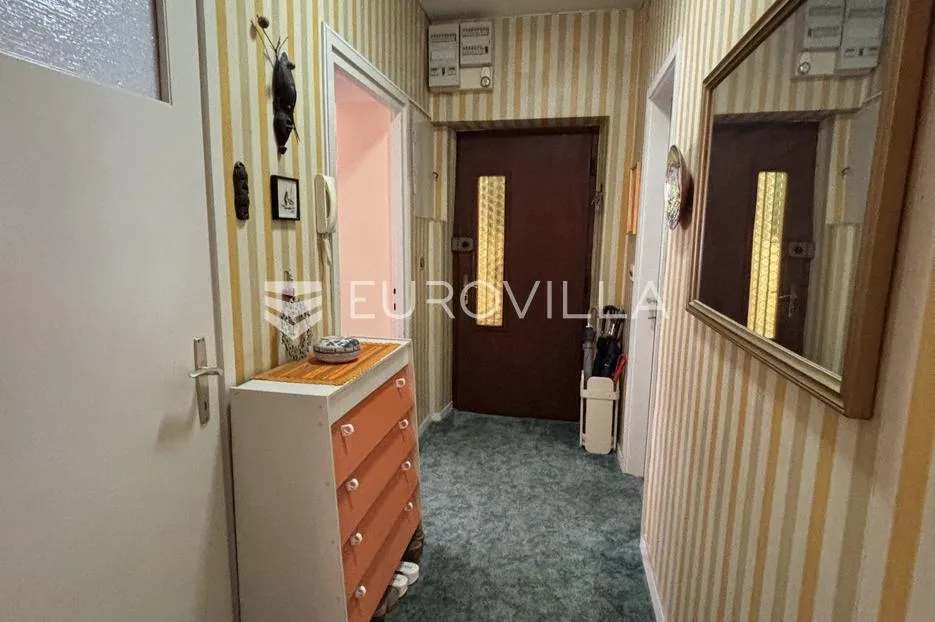 pula, centar, dvosoban stan na traženoj lokaciji s dva balkona - slika 18