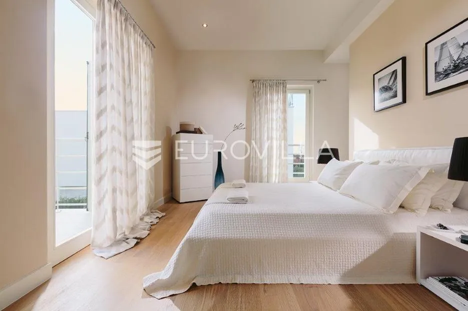 istra, vabriga: luksuzna nova vila s bazenom, pogledom na more i smart home sustavom - slika 12