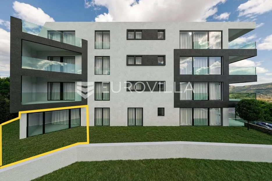Opatija, trosobni stan u prizemlju s vrtom, NKP 95 m2, vrt, garaža