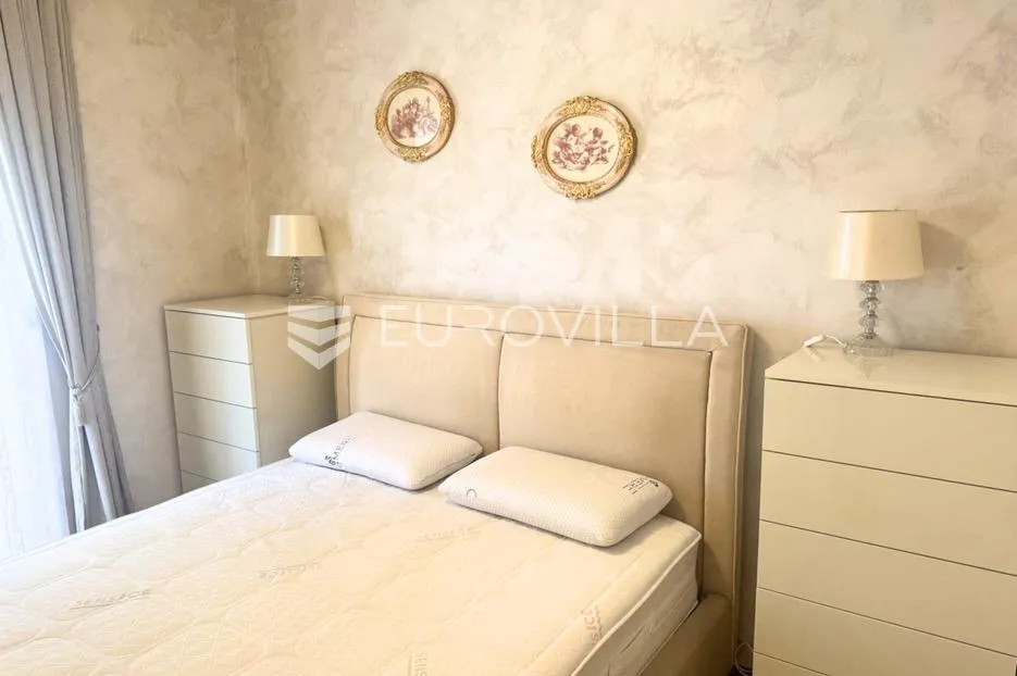 split, žnjan, dvosoban stan prvi red uz more - slika 9