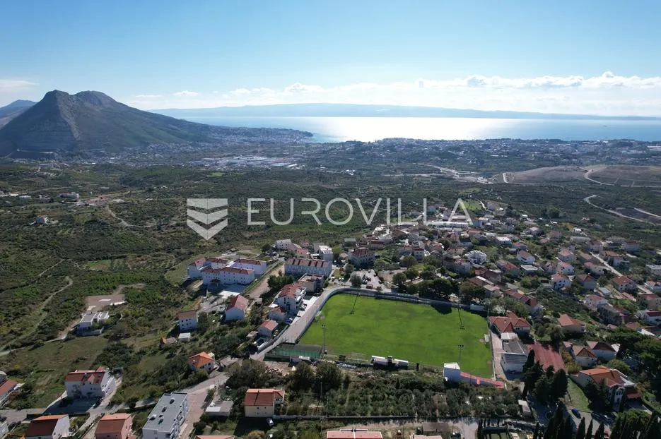 solin, mravinci, trosoban stan s vrtom - slika 8