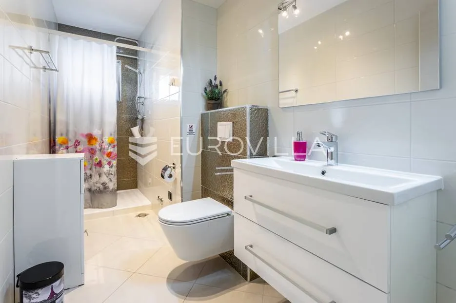 trogir, okrug gornji, prekrasna vila s pogledom na more - slika 24